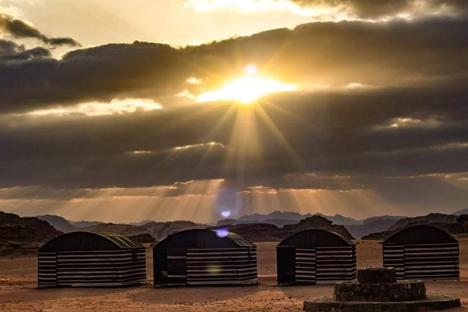 Отель Bedouin Adventure & Tours Вади-Рам Экстерьер фото