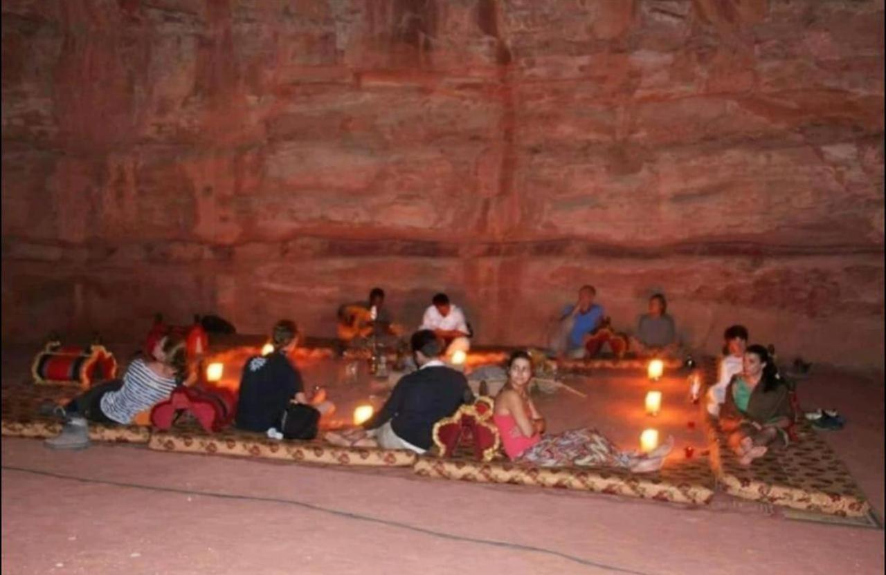 Отель Bedouin Adventure & Tours Вади-Рам Экстерьер фото